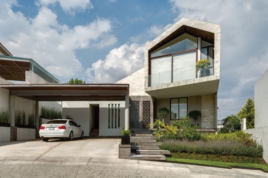 Curated Views The house was designed to shut out views of neighboring properties while still capturing views of the surrounding landscape. The street face has volumes that angle inward.
