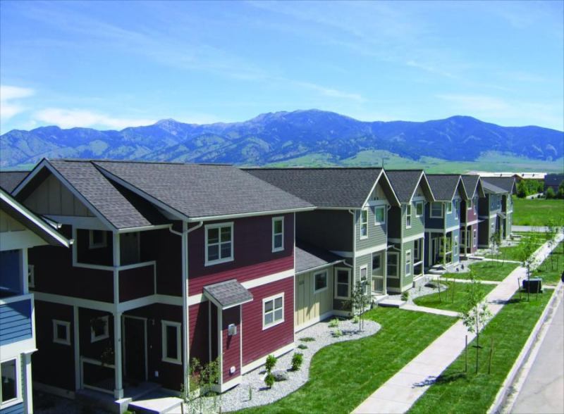 Prime location: Situated at the tail end of a 

subdivision containing a mix of single-family and 

multifamily homes, Capstone condos are adjacent to a bus line and within walking distance of Target and Costco.