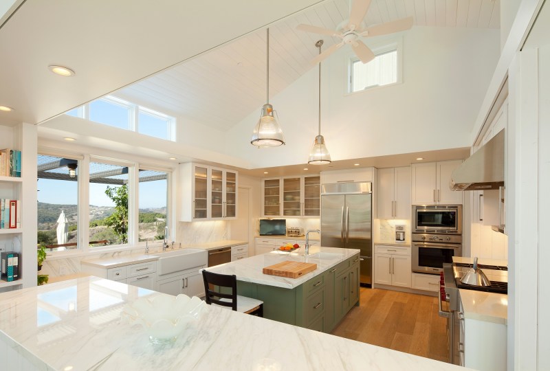 This all-white kitchen keeps a large room simple with clean,
modern lines. Frosted glass cabinet doors and marble countertops add dimension
to the white color scheme, while skylights in the angled ceiling provide a
flood of natural light that opens up the space.&nbsp;Project: Arroyo Grande Modern
Farmhouse by Gast Architects