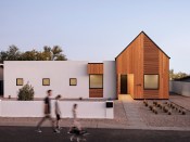The architects added the eye-catching, gabled volume on the west side of the urban lot to create additional shade from the intense Arizona sun in the courtyard.