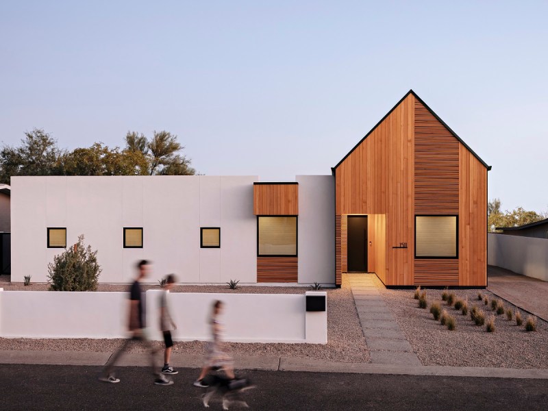 The architects added the eye-catching, gabled volume on the west side of the urban lot to create additional shade from the intense Arizona sun in the courtyard.