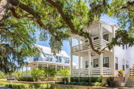 Architect Julia Starr Sanford mitigated the required flood plain height by raising the plateau by 3 feet and creating small pocket gardens.