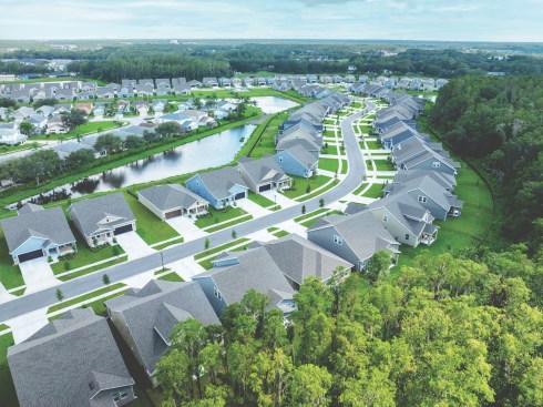 AMH’s Sienna Cove community in Wesley Chapel, Florida, features single-family detached homes with two-car garages and fenced-in backyards.