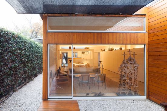 High clerestory windows offer abundant natural light and allow homeowners to still see treetops and sky even if they install drapes on the windows. The clerestories along with window walls facing an interior courtyard means the view is created by the house. “The idea being that you could put these houses almost anywhere and still maximize the site and views,” Baum says.