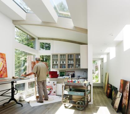 The curved roof mimics the land’s natural forms.