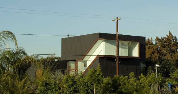 High-performance glass largely eliminates the penetration of harmful UV light to protect artwork.