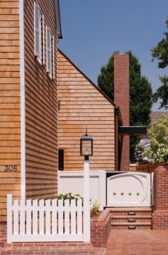 Four linked pavilions behind the house more than doubled the footprint.