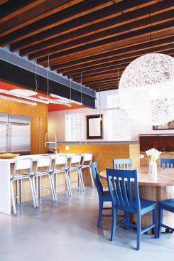 Green+Kitchen+in+a+Reborn+Schoolhouse+Chicago