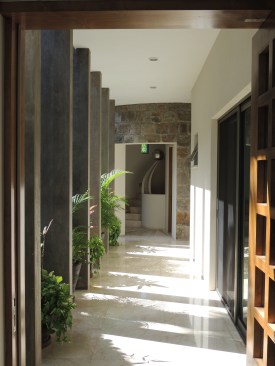 Entry+walkway+through+the+interior+courtyard