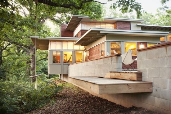 To help control daylighting and solar heat gain, roof overhangs respond to the home’s orientation, with 1- and 2-foot overhangs at north and east elevations, 2- and 4-foot at south elevations, and 4- and 6-foot for west elevations.