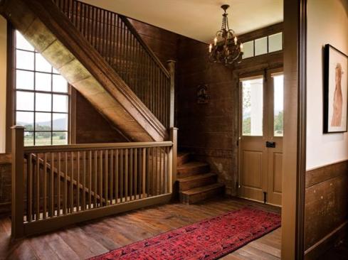 Glass left the original interior woodwork unpainted in order to clearly delineate the difference between the old and the new.
