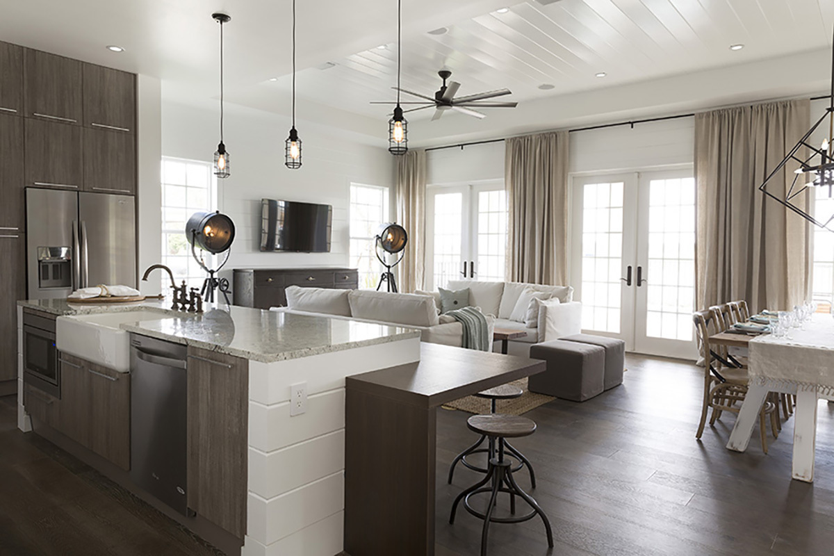 Ashton Woods Home Takes Its Cues from the Coast