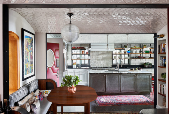 In 2019, kitchens will be larger and include more expansive seating areas and living space, as well as “unfitted” elements such as open shelving and furniture-like pieces.