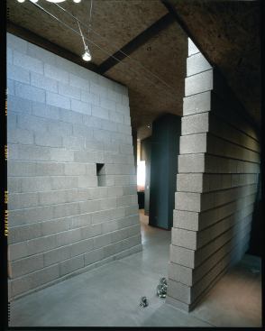 Laid in corbeled courses, the Byrne Residence’s concrete masonry suggests slanted canyon walls.