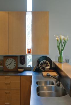 Unlike Bruder's highly individualized single-family work, Loloma 5 required that he design for a hypothetical owner. 