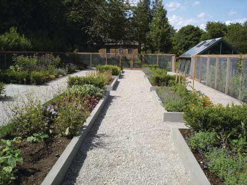 Stephen Stimson Associates designed raised beds in bluestone curbing to echo the property's footpaths.