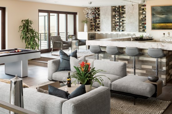 Double Duty In Blue Heron’s customizable floor plans, this second-level space can be an office and closet or it can become a more crowd-pleasing spot: a sensuous loft bar and wine room that features breathtaking views of the Las Vegas strip. The fully stocked kitchen area with ice maker, microwave drawer, beverage center, and dishwasher makes pouring drinks, serving food, and cleaning up easy.