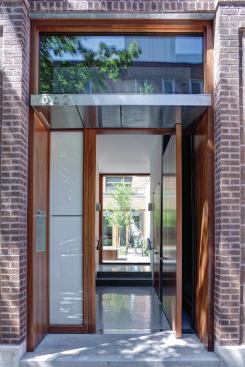The result fulfills the owners’ vision of a sophisticated family home in the heart of the city.